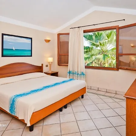 Perfectly Positioned Baia De Bahas Residence One Bedroom Sleeps 4- Num0884 Santa Marinella