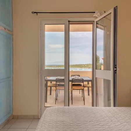 Perfectly Positioned Baia De Bahas Residence One Bedroom Sleeps 4- Num0884