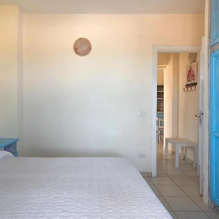 Perfectly Positioned Baia De Bahas Residence One Bedroom Sleeps 4- Num0884 * Santa Marinella